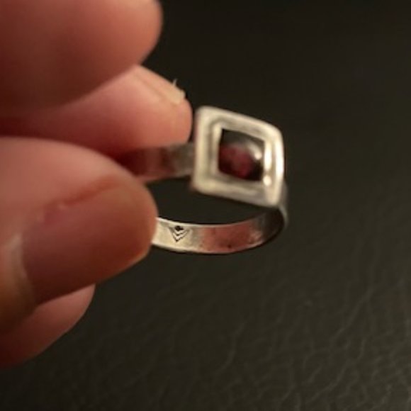 Silpada Retired Sterling Silver Garnet Stackable Ring R0949 Size 6 - Picture 6 of 9